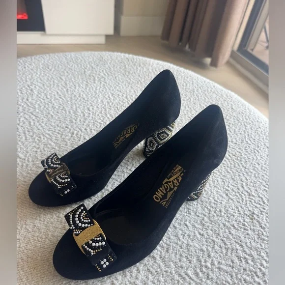 Salvatore Ferragamo ⭐️⭐️⭐️Elegant Black Beaded Heel Pumps - Picture 5 of 7